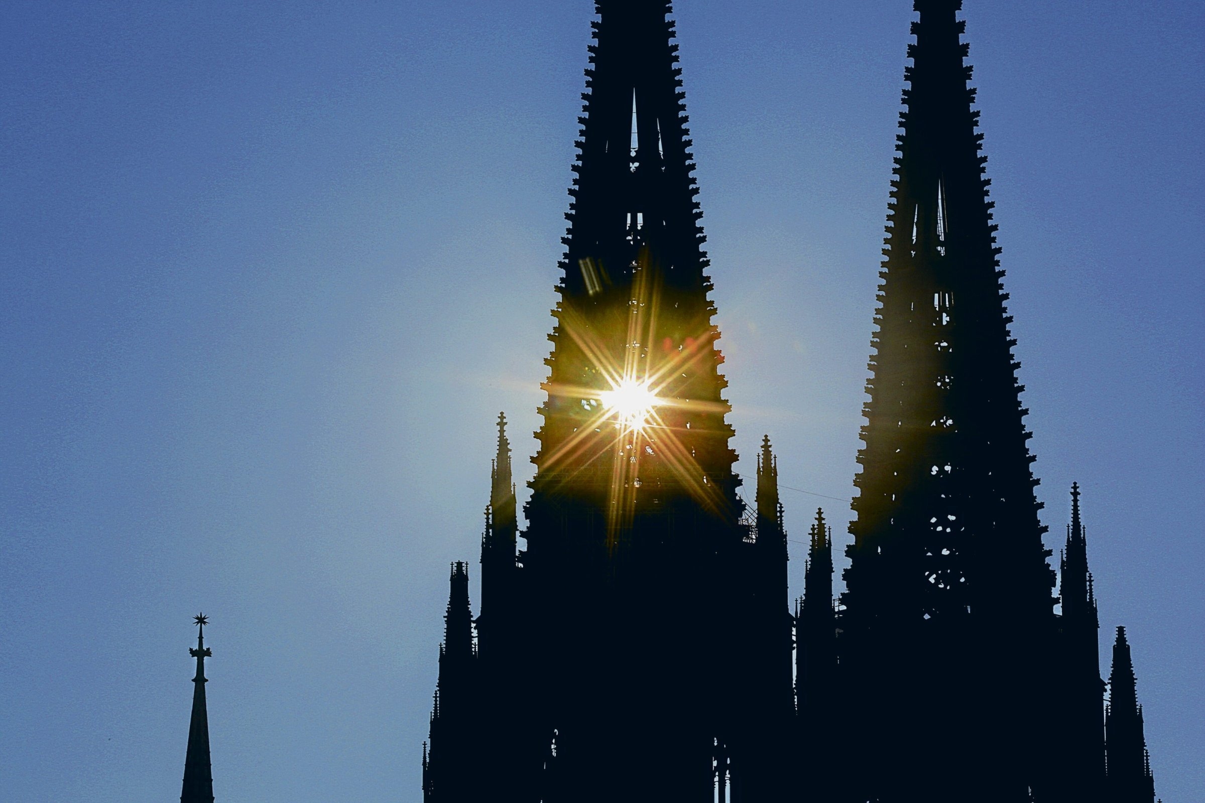 Katholieke Kerk | Aartsbisdom Keulen: Priester "in het geheim" misbruikt