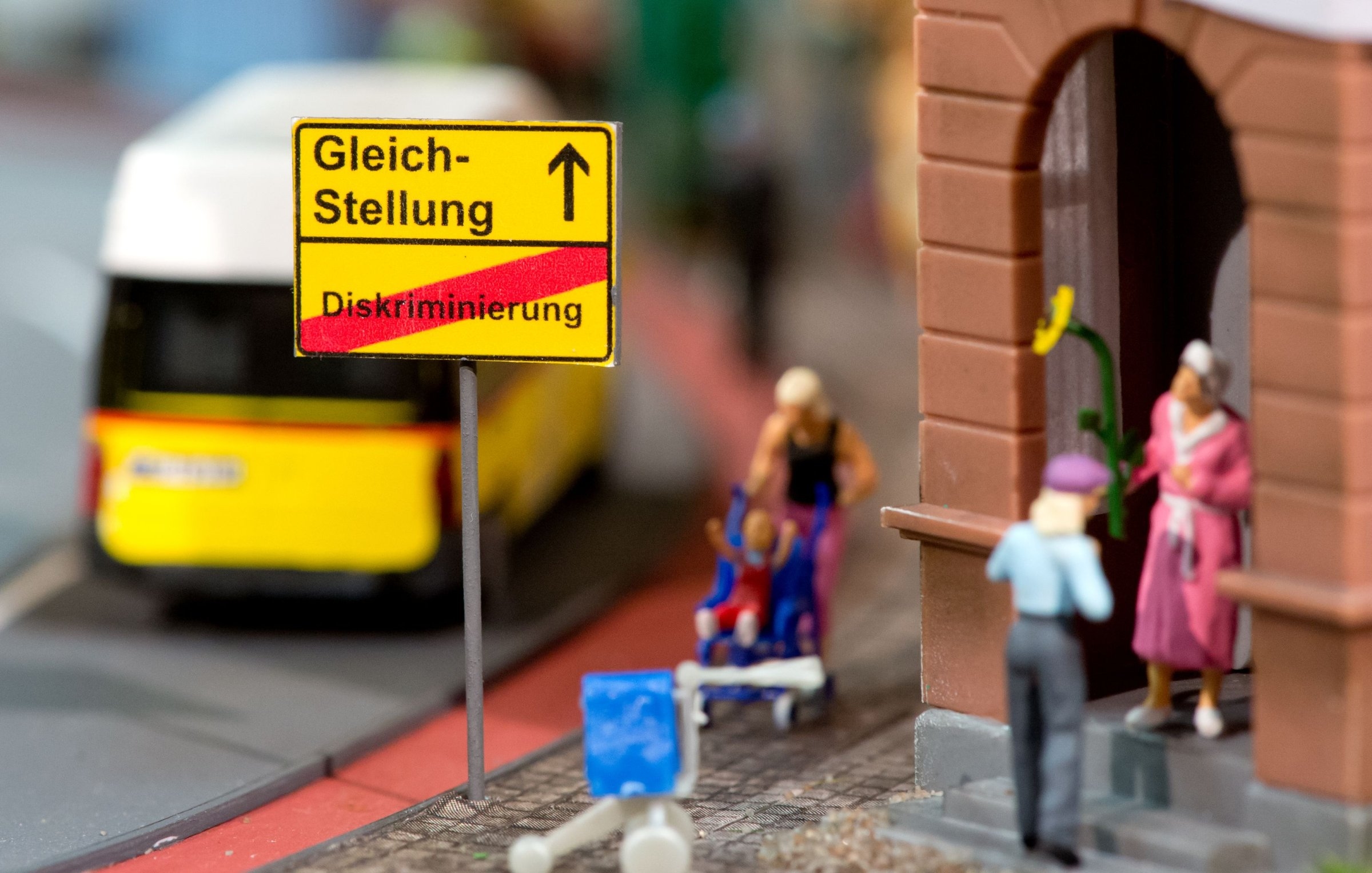 Diskriminierung | Umfrage: Jeder Fünfte erlebt Diskriminierung auf dem Amt