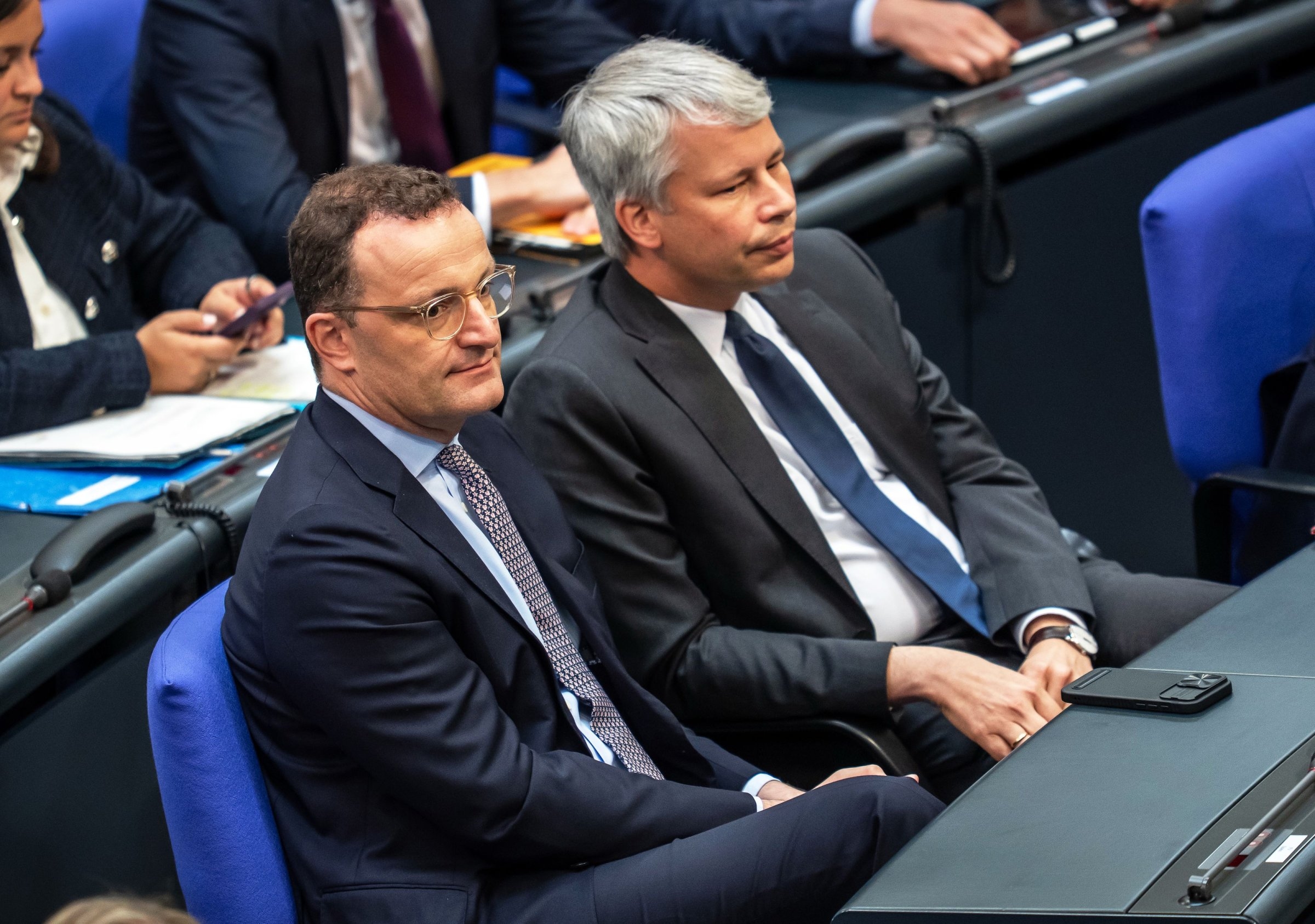 Bundestag | União ignora Parlamento e Tribunal Constitucional