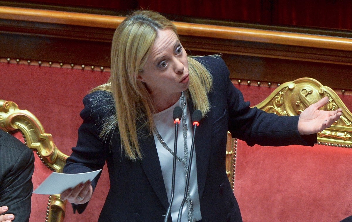 Verhitte confrontatie tussen Meloni, Schlein en Conte in de Kamer: gezondheidszorg centraal tijdens vragenuur