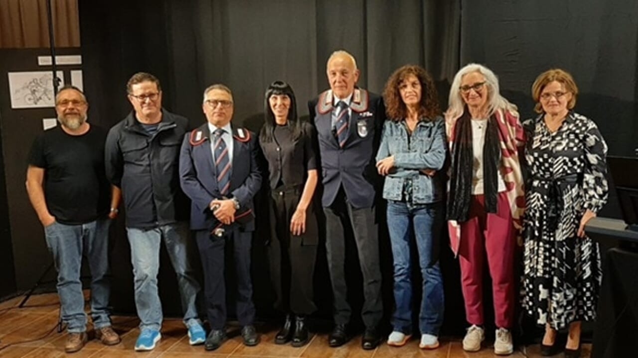 "Emanuela", sahnede duygu ve anı: Mafyanın kurbanı genç polis memuru anıldı