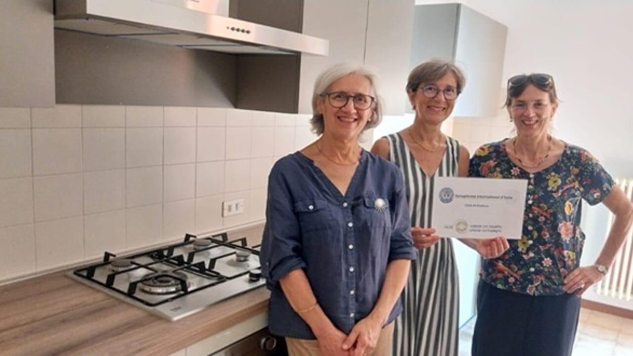 Cohousing, Soroptimist Club Padova doa parte do mobiliário de três acomodações