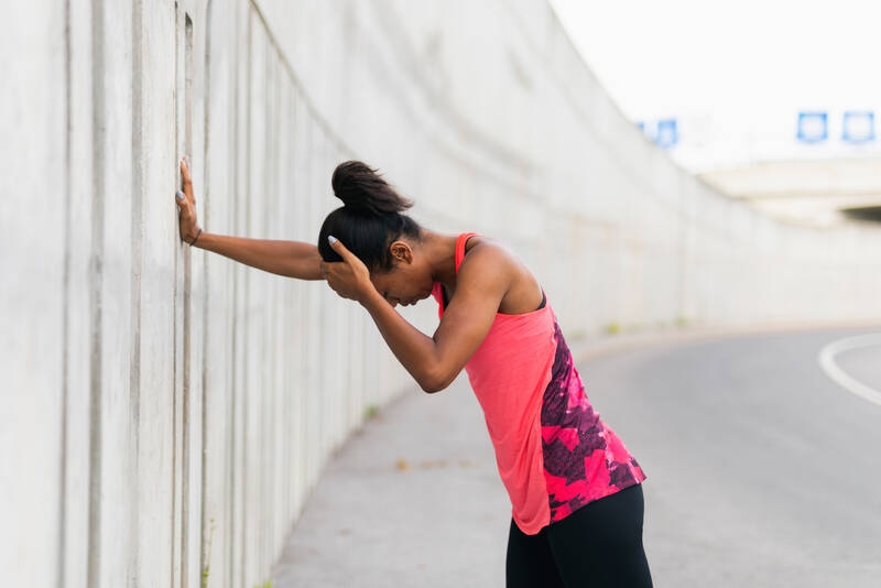 Maux de tête curieux : crises après un rapport sexuel, un effort physique ou la consommation de glace