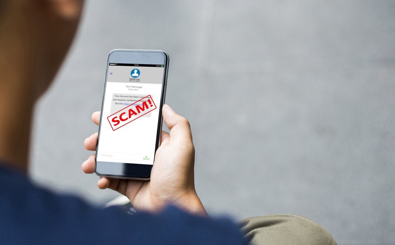 Cette arnaque au SMS arrive en France