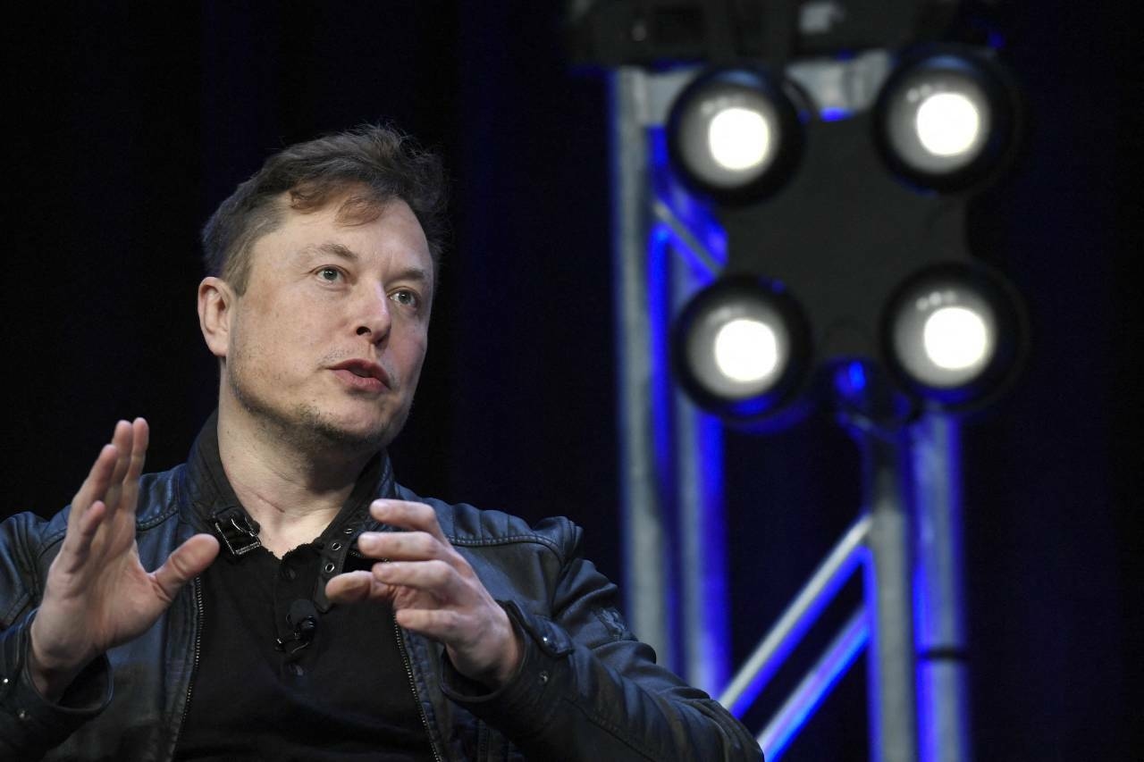 Grok : l’intelligence artificielle d'Elon Musk utilisée pour créer des images de femmes dénudées à leur insu