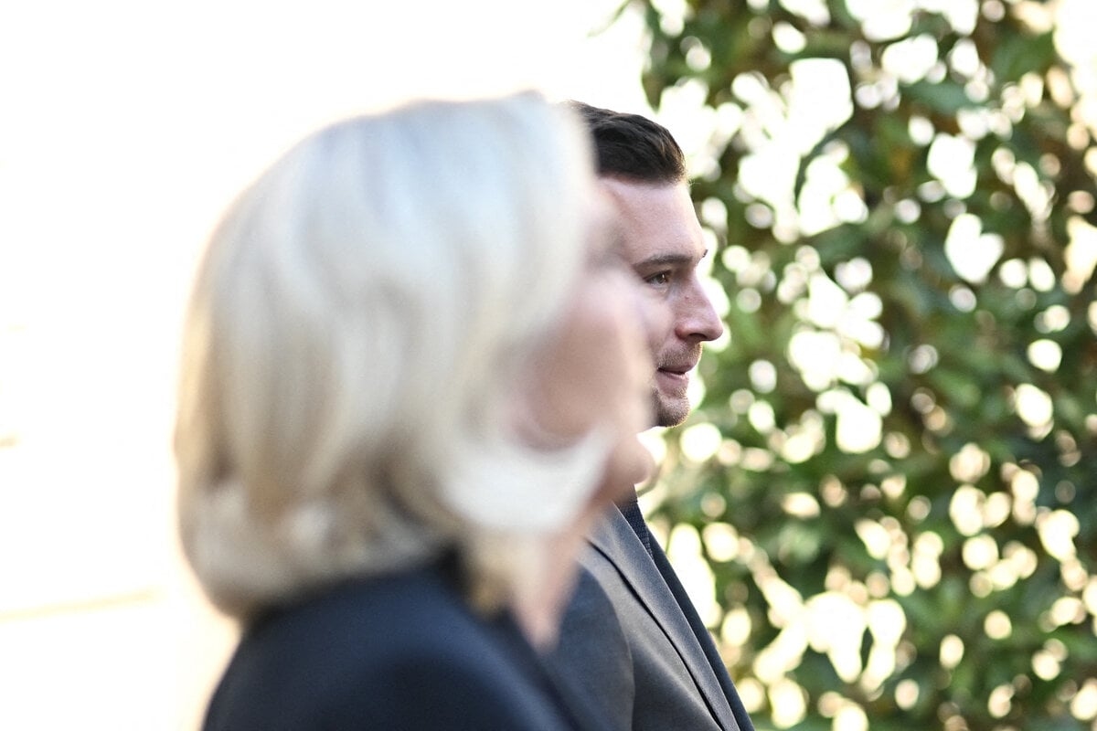 Marine Le Pen dénonce un sondage "ridicule" : "Je ne disparais pas du fait d'une décision de justice"