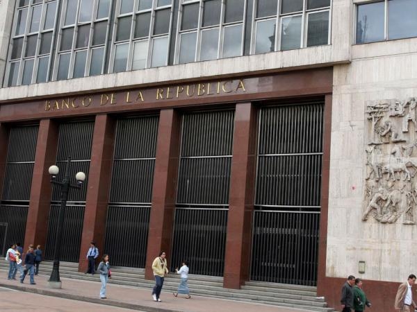 Petro lashes out at Banrep: 'It's leading the economy to financial vampirism'
