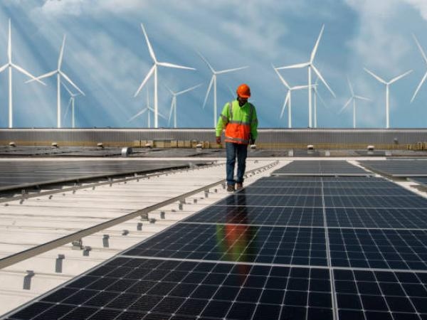 Il Ministero dell'Energia lancia un pacchetto di 19 misure per sbloccare i progetti di energia rinnovabile.
