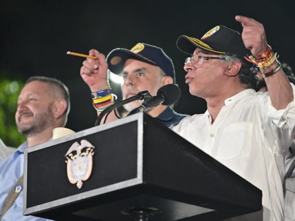 Petro versicherte, dass die Referendumsabstimmung im Kongress wiederholt werden sollte.