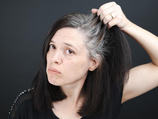 Neither treatments nor dyes: the unknown home remedy for gray hair