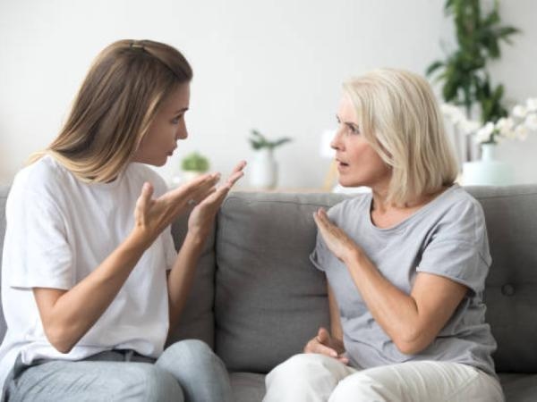 What does it mean when someone speaks badly of everyone, according to psychology?