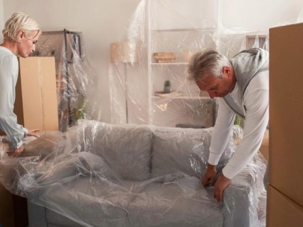 Why isn't it good to have too much furniture at home, according to a specialist?