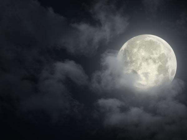 Lunar calendar for July 2025: Phases and full moon dates