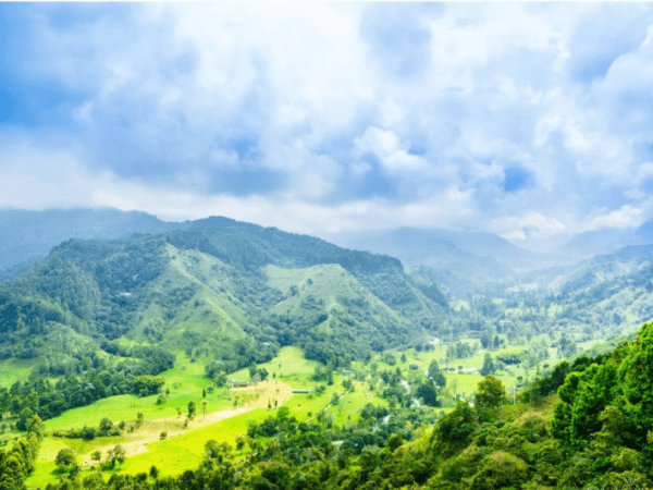 Discover the Colombian town that seems to float among the clouds and captivates foreigners.