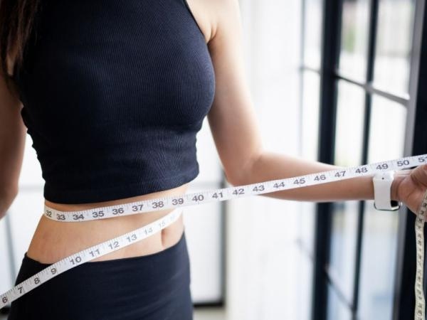 Quais são os alimentos que você deve comer se quiser perder peso, de acordo com os especialistas?