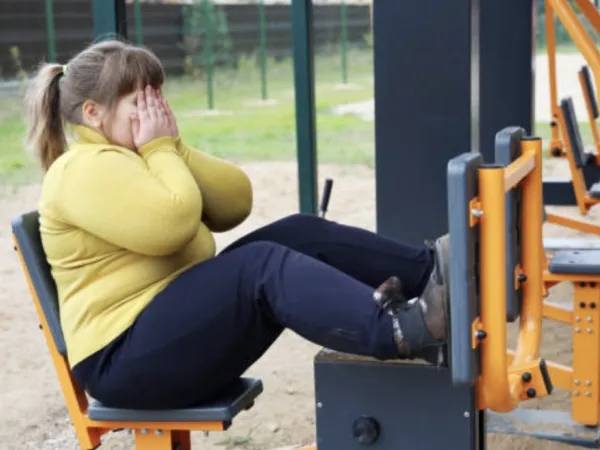 Dünyada ilk kez çocukluk çağı obezitesi, düşük kiloyu geçti