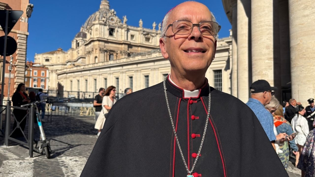 Il vescovo di El Paso, Texas, porta a Papa Leone XIV le lettere dei migranti colpiti dalle misure statunitensi