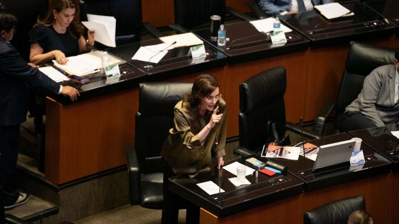 A gritos, Lilly Téllez exige a Fernández Noroña y a Adán Augusto que rindan cuentas