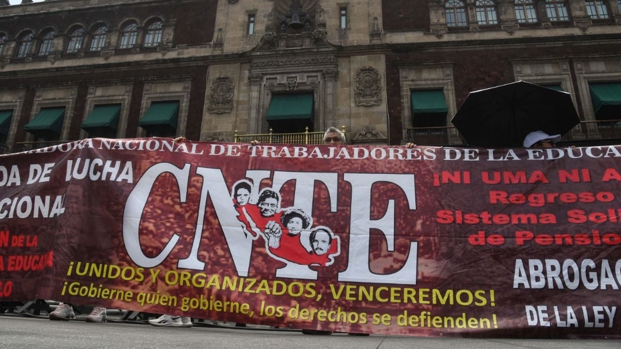 CNTE anuncia “receso” de protestas por vacaciones; entregan carta a Sheinbaum