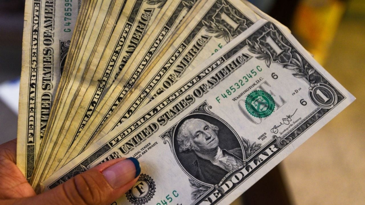 Dólar se fortalece tras pacto comercial entre Estados Unidos y la Unión Europea