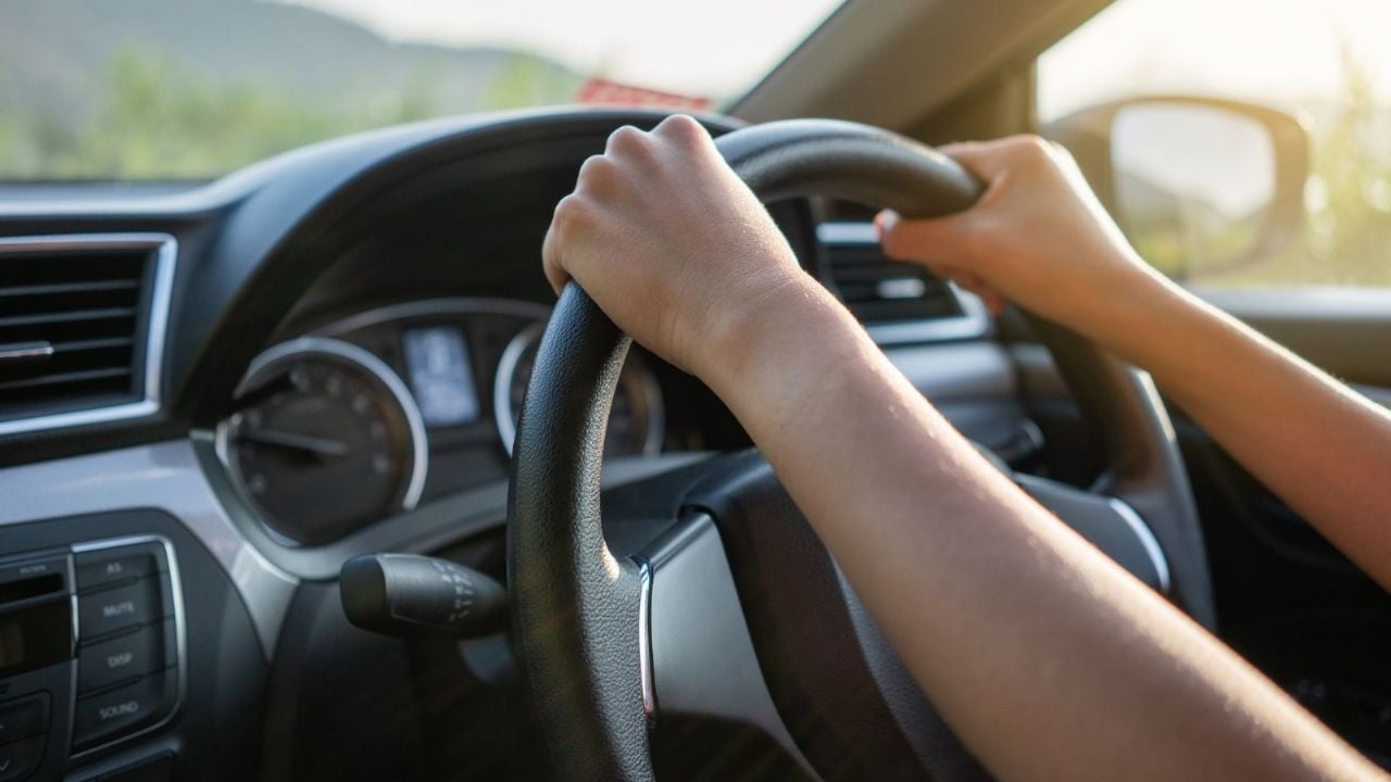 Heb je een rijbewijs nodig? Een nieuwe verplichte eis kan je plannen veranderen.