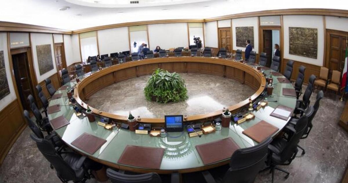 A clash between magistrates and politicians. The magistrates' response to the government: "You accept criticism."