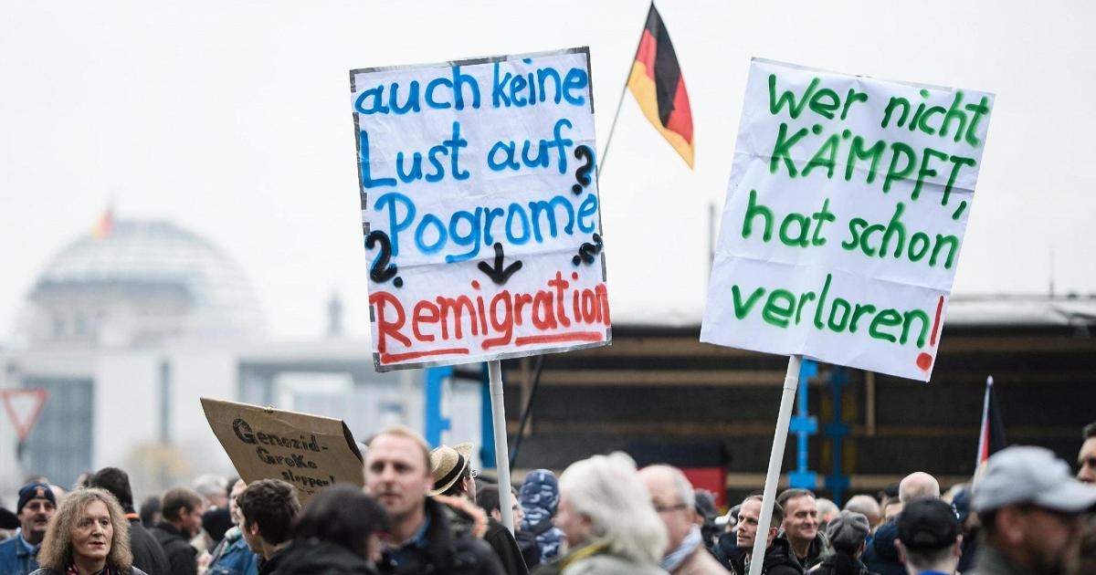 Remigration Summit, a Gallarate il vertice che divide la politica. Sindaco: “Liberi di manifestare”