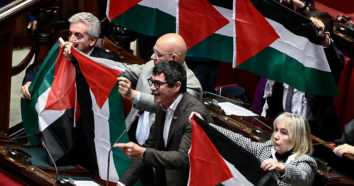 Vier Anträge zu Gaza im Abgeordnetenhaus, palästinensische Flaggen gehisst. Conte: „Es ist Völkermord“