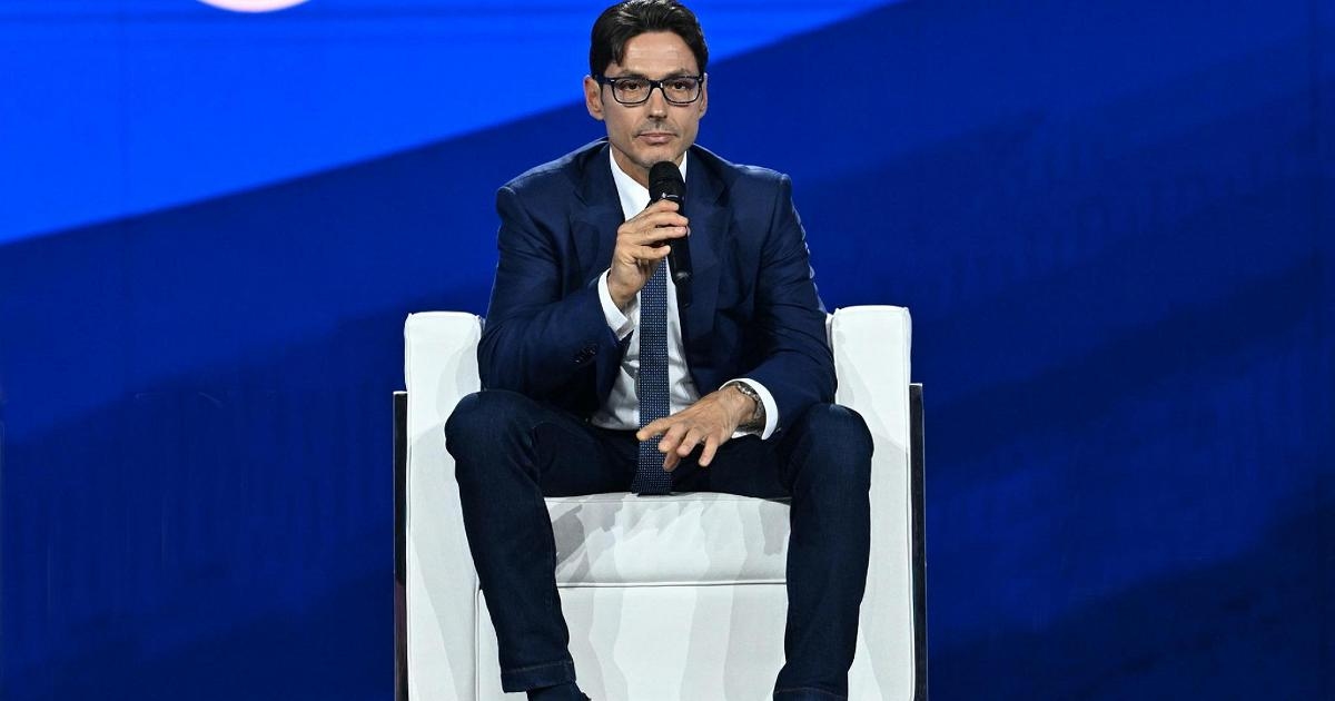 Ius Scholae, Pier Silvio zet de toon. Ondertussen roept hij op tot nieuwe gezichten voor FI. En hij sluit een gooi naar een functie niet uit.