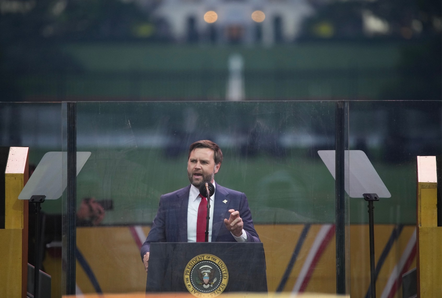 „Typowe dla reżimów autorytarnych”: deportacja związana z memem Vance’a „Babyface” wywołuje globalne oburzenie