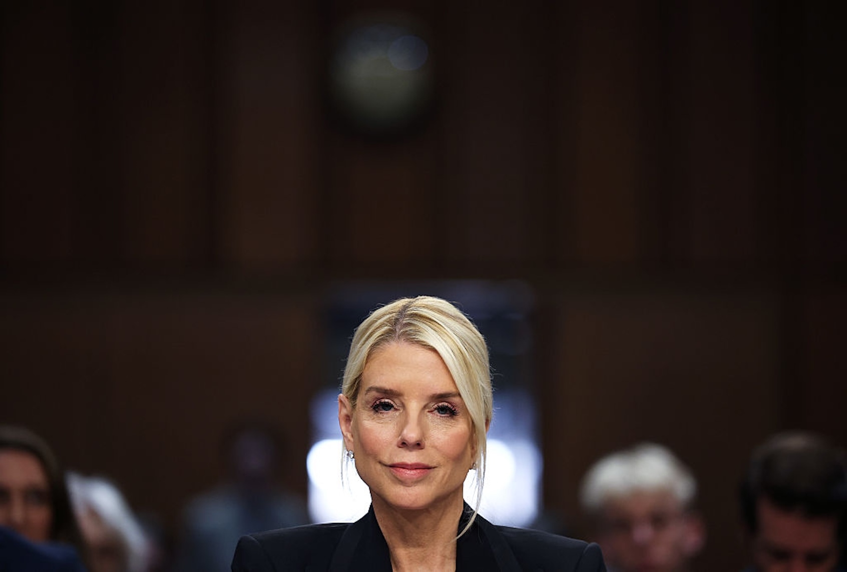 Pam Bondi jest wredną dziewczyną Trumpa