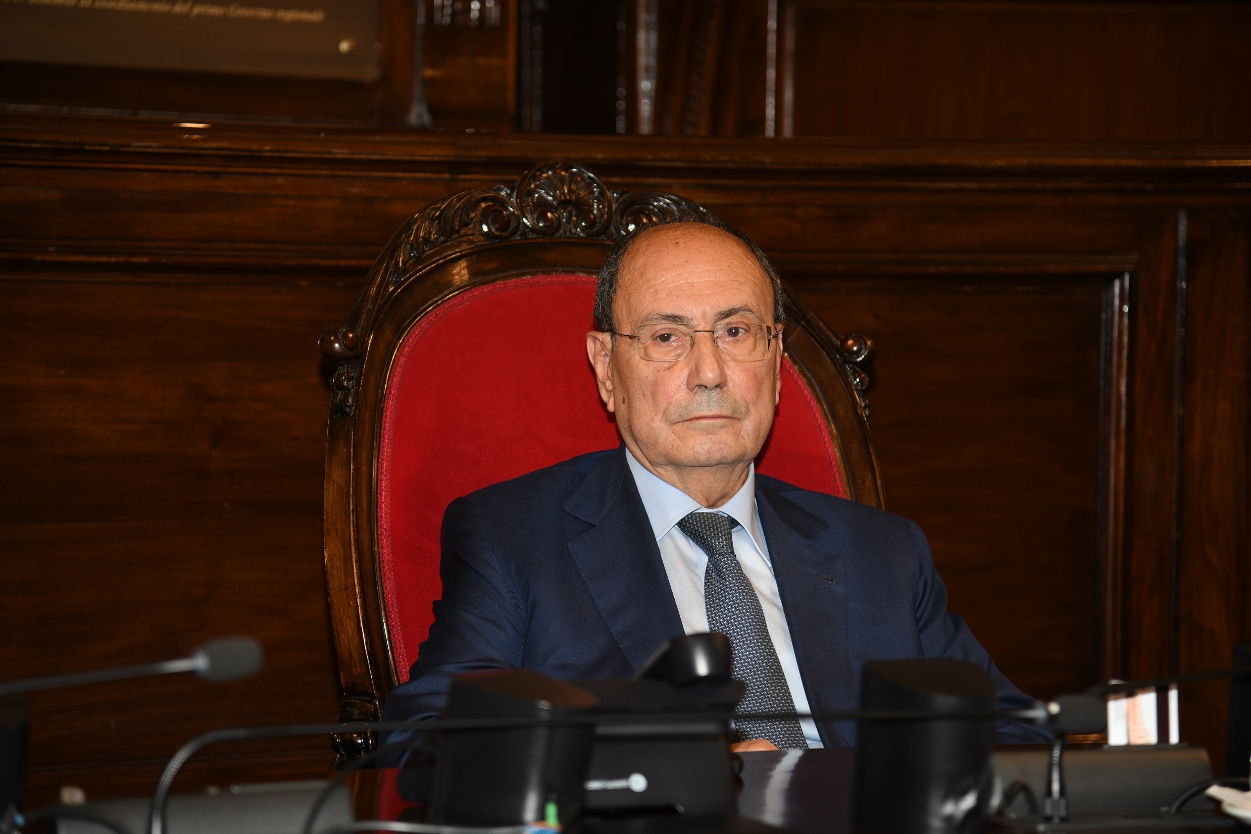 Gasparri: "¿Mulè en lugar de Schifani? Como yo corriendo en Groenlandia."