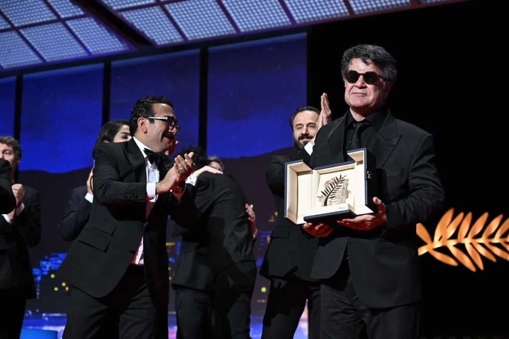 Cannes 78'de Altın Palmiye Ödülü, "Un Simple Accident" filmiyle Jafar Panahi'ye verildi. "İran'da Özgürlük" yönetmeninin çağrısı