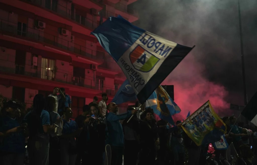 Napoli sevinçten havaya uçtu, Scudetto partisi sabaha kadar sürdü