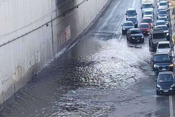 Palermo'da sular altında kalan alt geçitler, sensörler çalışmıyor. Amap, acil durum prosedürü
