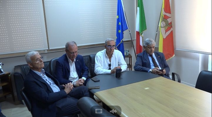 Uma delegação da Forza Italia para em Trapani para discutir o plano de reforma do sistema de saúde.