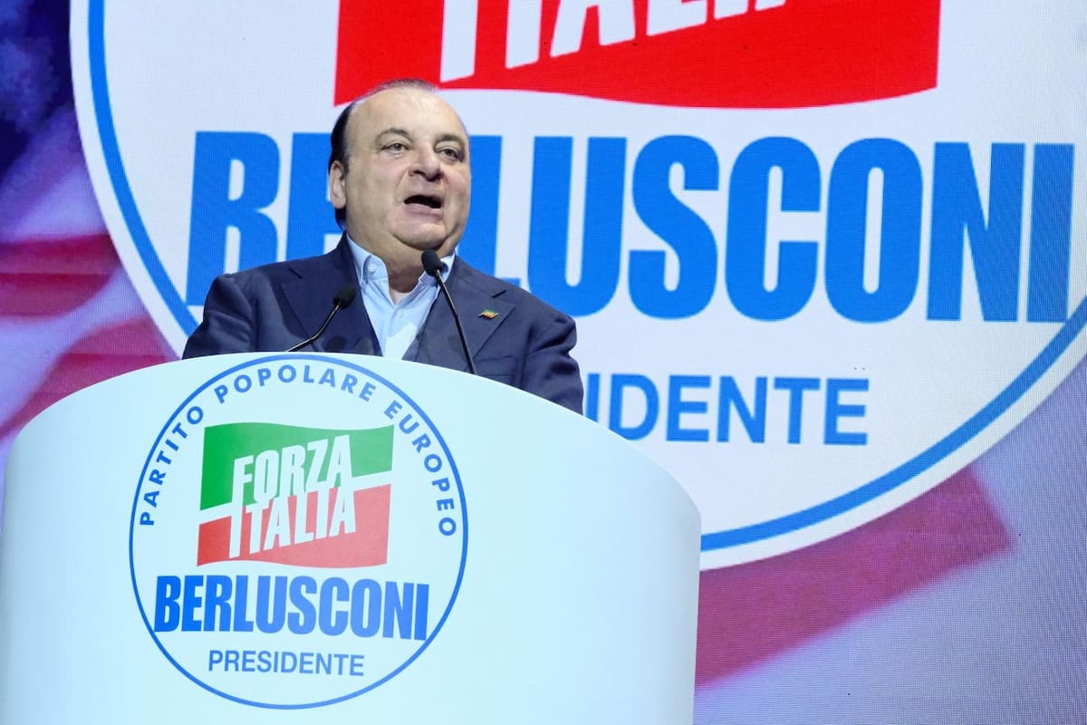 Huawei gate, la investigación belga golpea a Forza Italia: piden la revocación de la inmunidad para dos eurodiputados