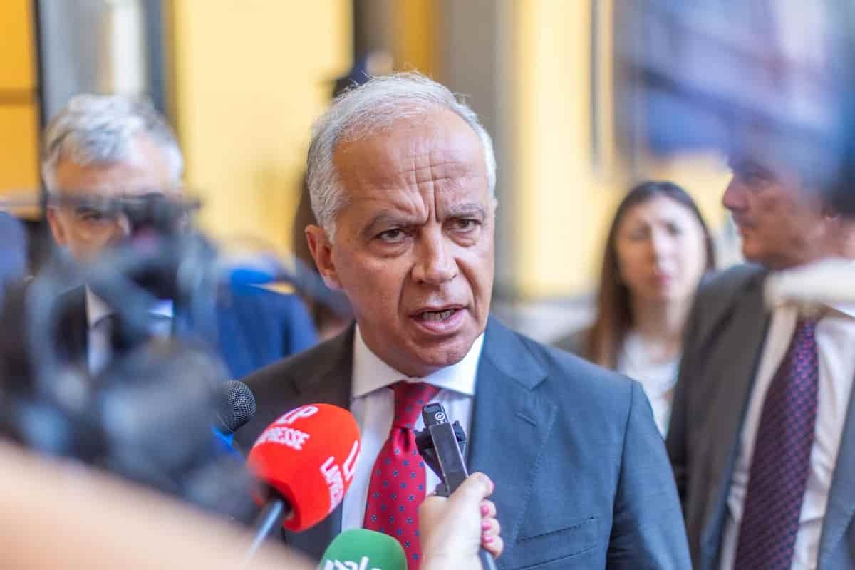 Piantedosi afgewezen door Haftar omdat minister werd uitgezet naar Libië: "Persona non grata"