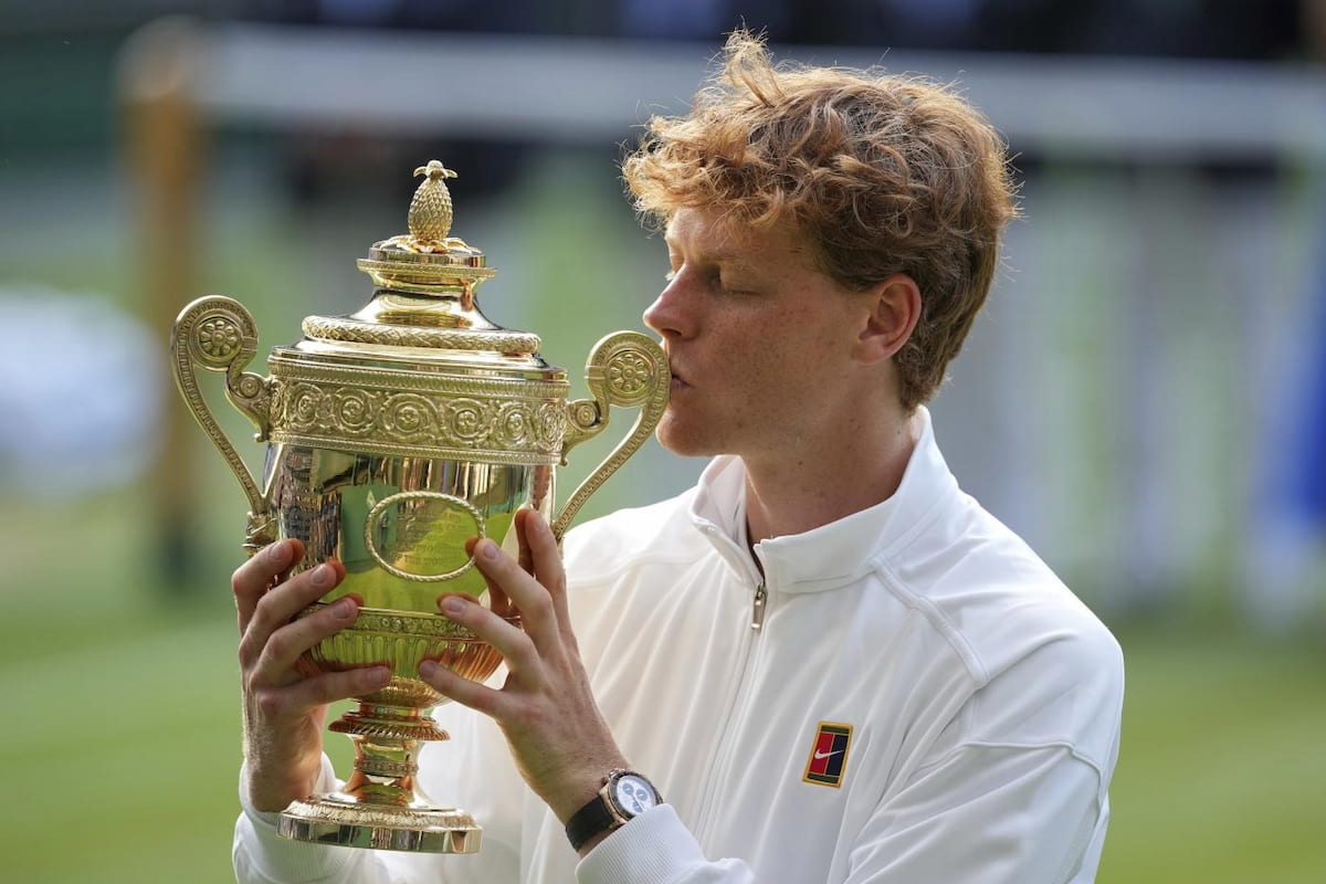 Sinner wint Wimbledon, maar de Italiaanse instellingen ontbreken: de verdwijningen van de regering-Meloni en Abodi's eigen doelpunt.