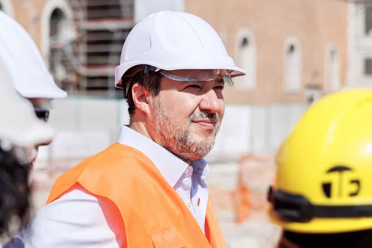 Salvini, Leoncavallo'ya gittiğinde, bugün sosyal merkez "Afuera"nın tahliye edilmesine seviniyor