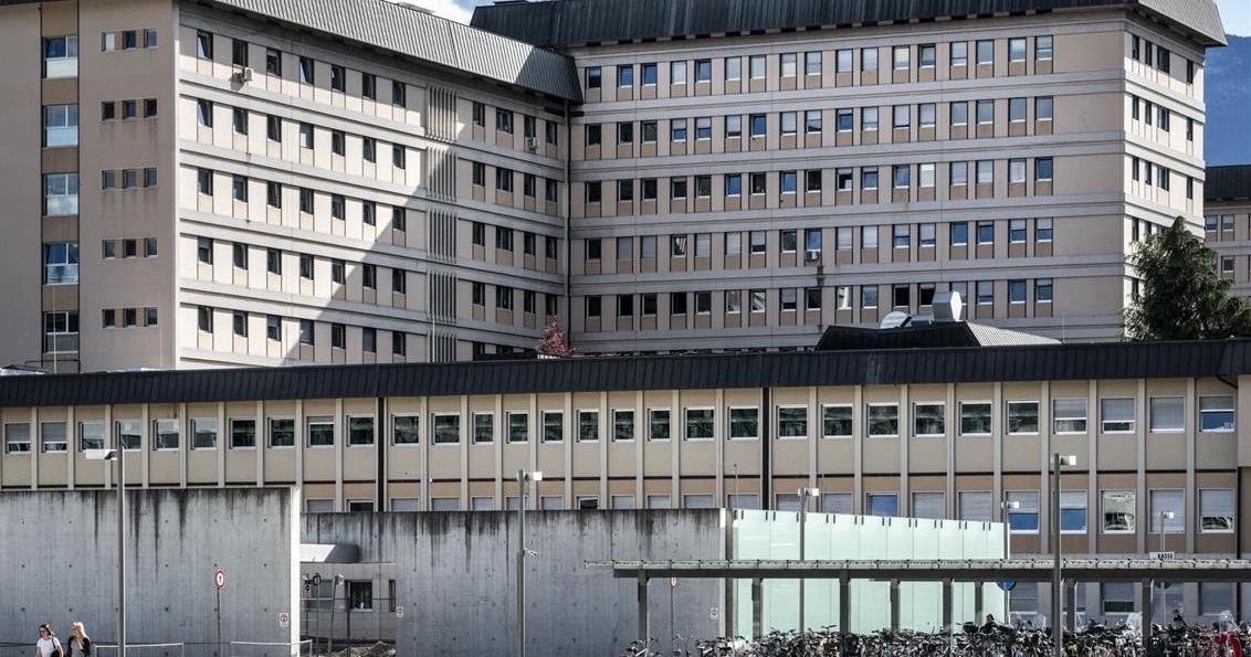 Twee pasgeborenen stierven binnen enkele uren aan een bacteriële infectie in het ziekenhuis van Bolzano: ze waren te vroeg geboren.