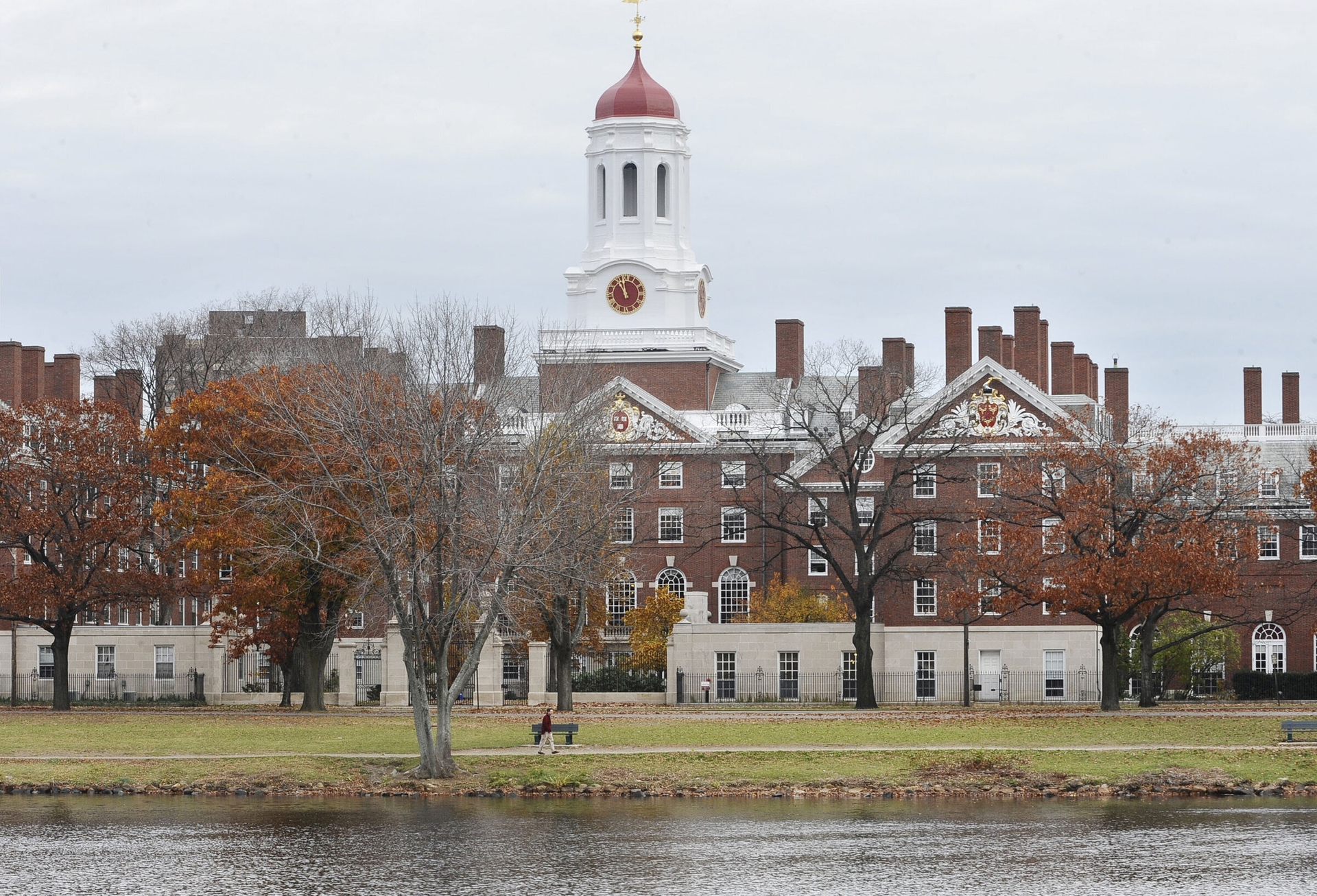 Financiamento de Harvard bloqueado devido a "antissemitismo", juiz critica ação de Trump: "A decisão foi ilegal."
