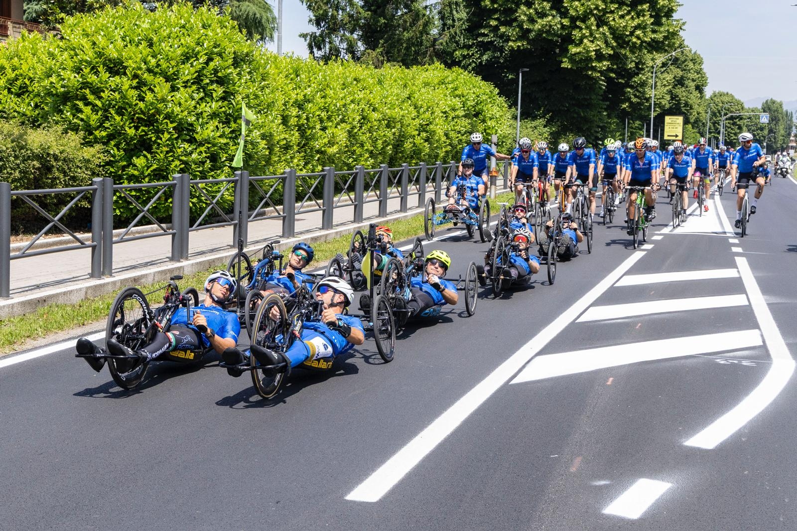 “A Giro nel Giro”, paralimpik sporcular ve eski bisiklet şampiyonları kar amacı gütmeyen girişimleri destekliyor