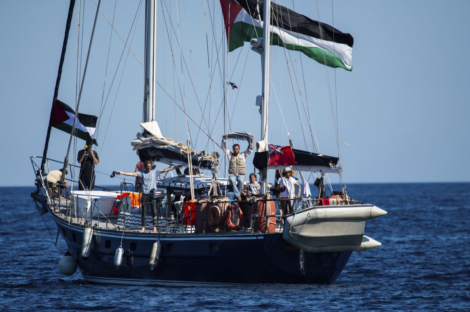 Israele assalta la nave civile Madleen, arrestati i 12 attivisti a bordo