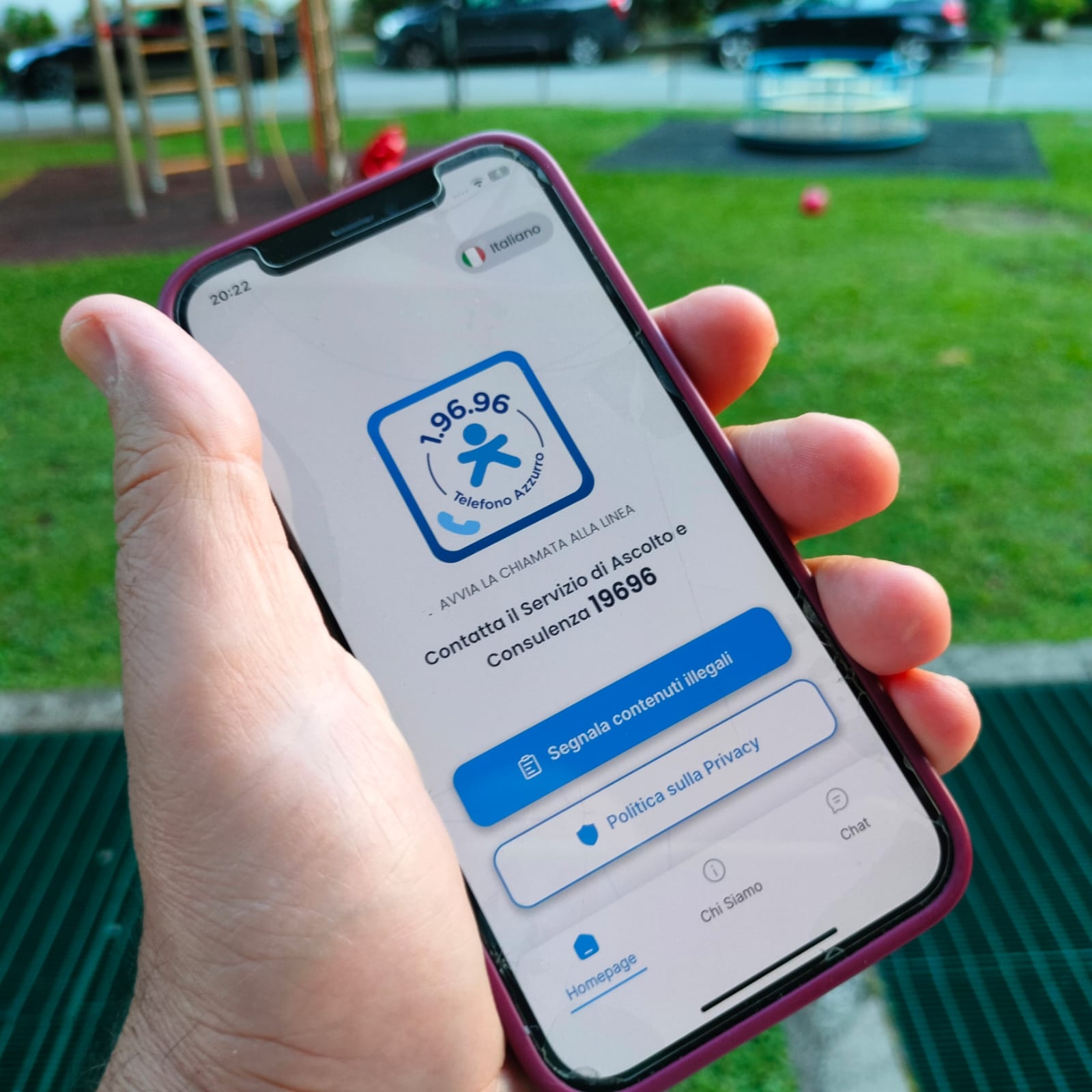 Internet, two Telefono Azzurro apps to protect teens. Even on vacation.