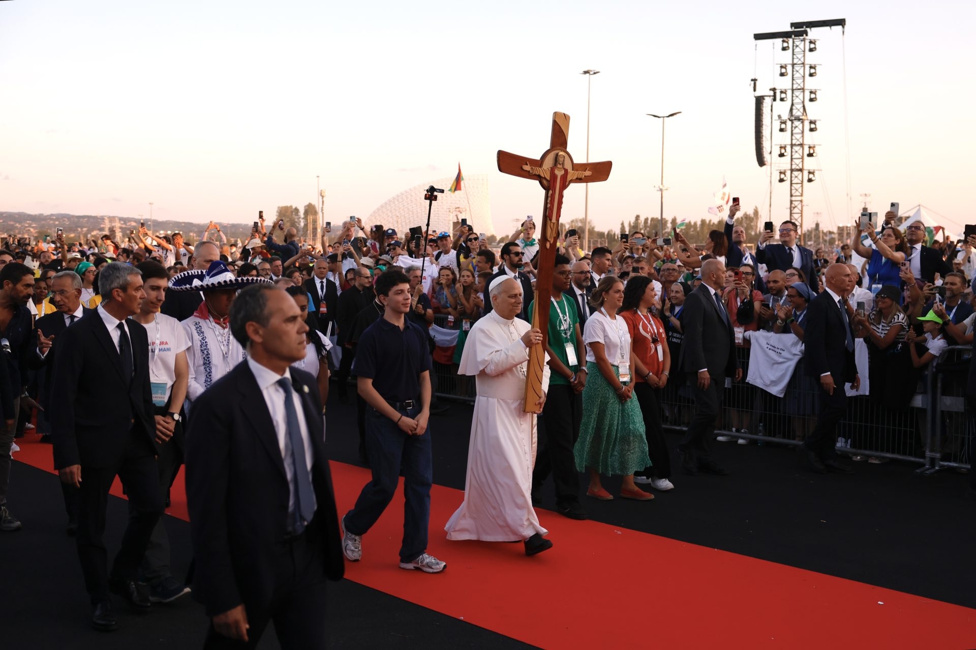 The volunteers of the Misericordie watch over the young people in the Jubilee