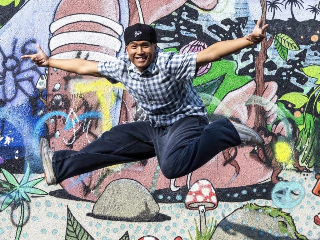 “Aqui você pode ser quem você é” – Wayne de Zwischenwasser dança sob os holofotes com “Locking”