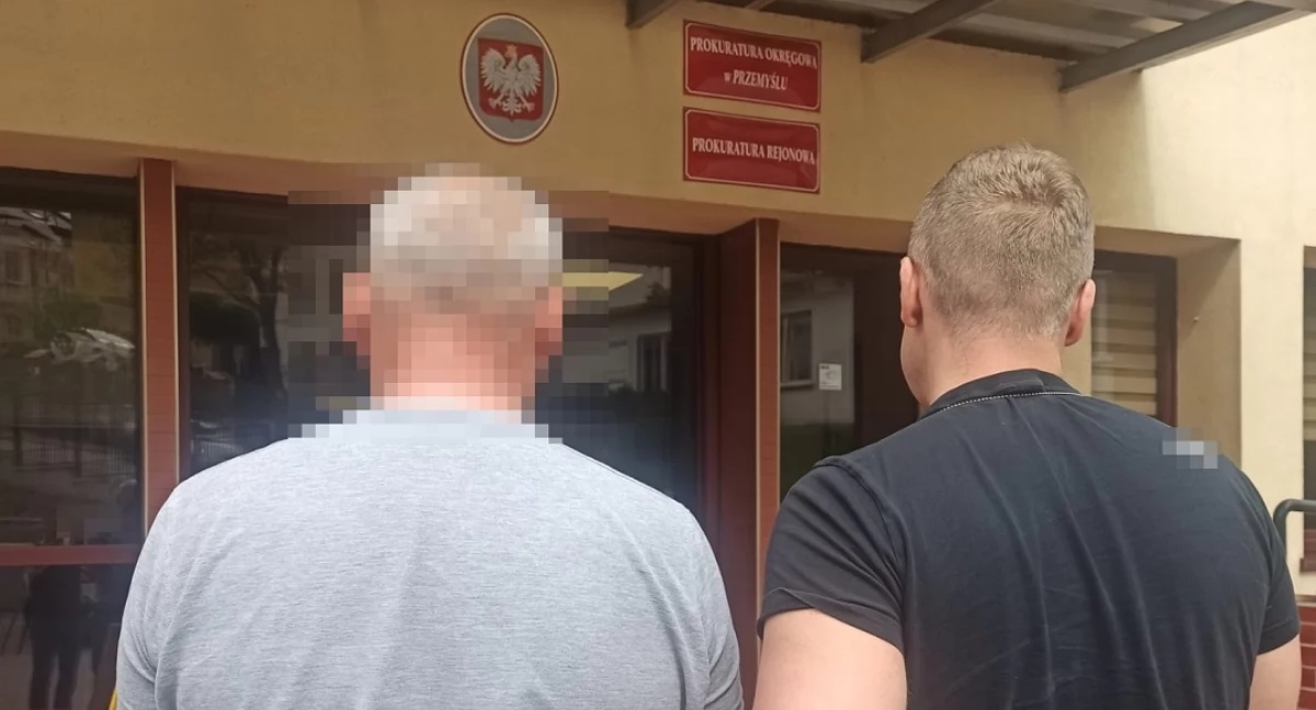 Era buscado en virtud de una orden de detención europea. Fue capturado en Korczowa. En Italia se enfrenta a una pena de hasta 20 años de cárcel.