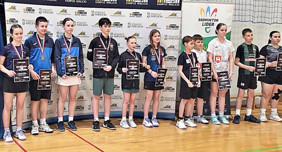 Genç Jarosław badminton oyuncularından mükemmel performans