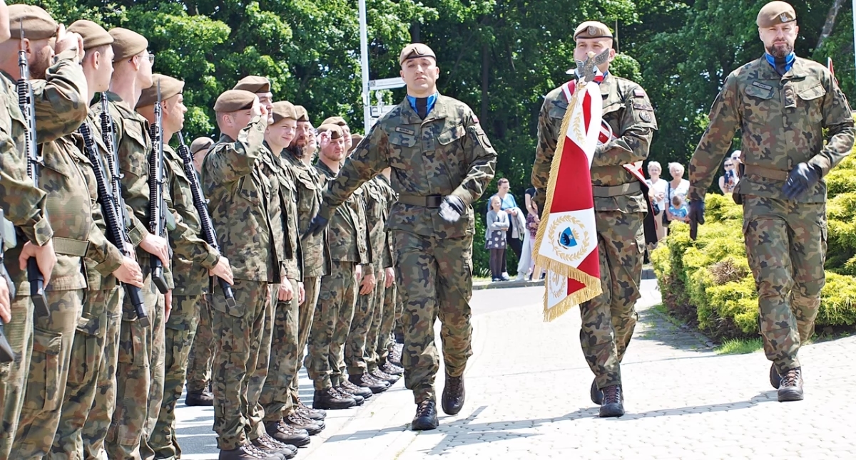 Un gran día para la brigada Przemyśl. Los "Territoriales" recibieron su estandarte [FOTOS]